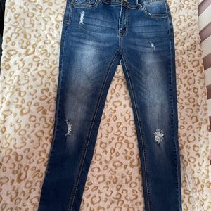 In excellent pre-owned condition, super cute size 8 can’t fit into anymore